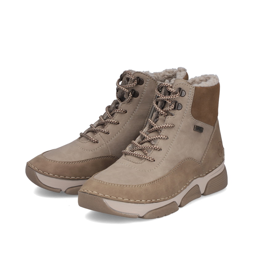 Beige Rieker Damen Schnürstiefel 45956-64 mit wasserabweisender TEX-Membran. Schuhpaar seitlich schräg.
