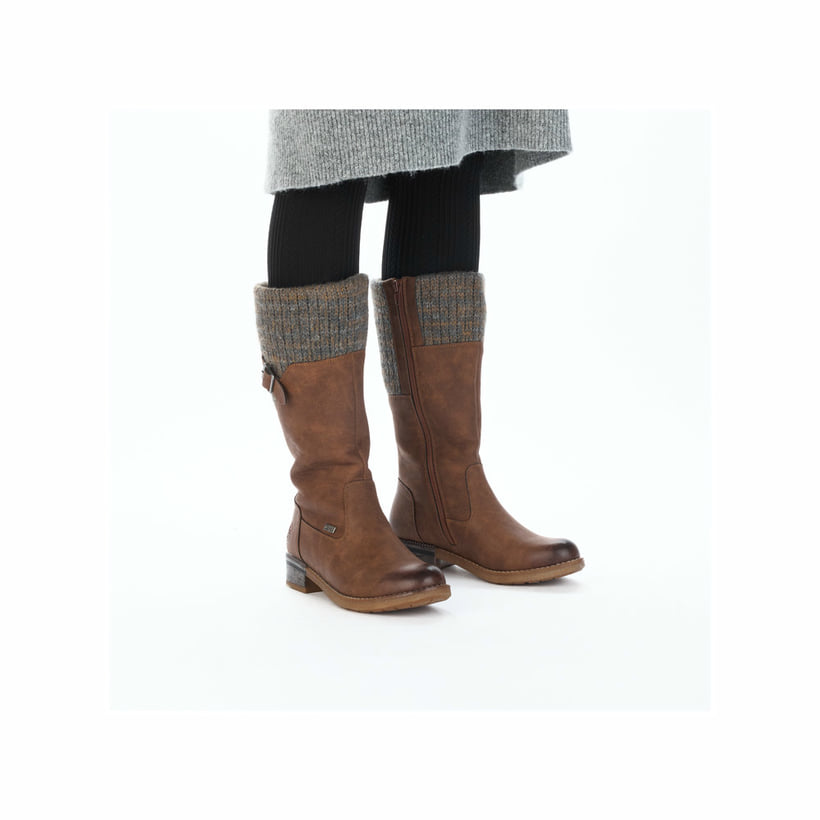 Braune Rieker Damen Hochschaftstiefel 94692-24 mit wasserabweisender TEX-Membran. Schuh am Fuß.