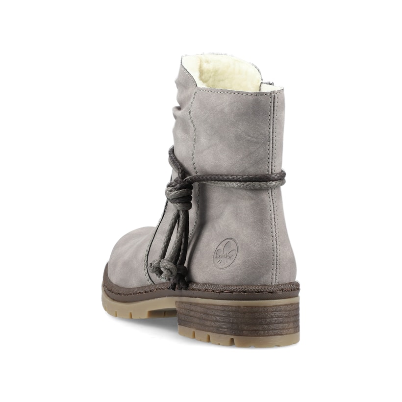 Silbergraue Rieker Damen Kurzstiefel Y7463-40 mit einer robusten Profilsohle. Schuh von hinten
