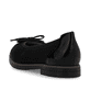 Schwarze Rieker Ballerinas 45358-00 mit dekorativer Schleife. Schuh von hinten.