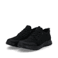 Schwarze Rieker Herren Slipper B6650-00 mit Gummizug sowie Komfortweite G 1/2. Schuhpaar seitlich schräg.