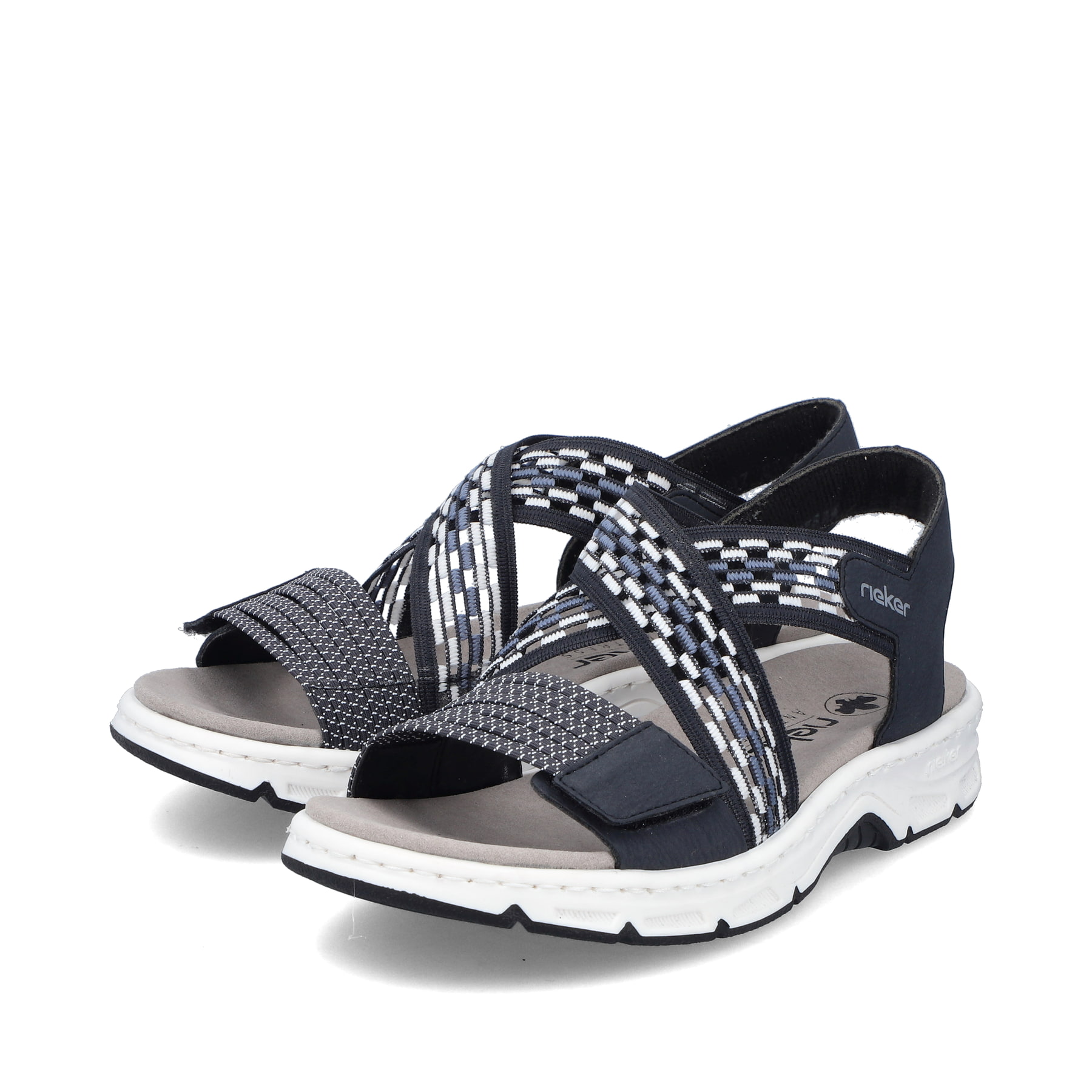 Blaue Rieker Damen Trekkingsandalen V9875-14 mit einem Elastikeinsatz. Schuhpaar seitlich schräg.