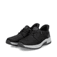 Tiefschwarze Rieker Herren Slipper 11050-00 mit praktischer Slip-in Funktion. Schuhpaar seitlich schräg.