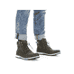
Olivgrüne Rieker Herren Schnürstiefel 38425-54 mit Schnürung und Reißverschluss. Schuh am Fuß
