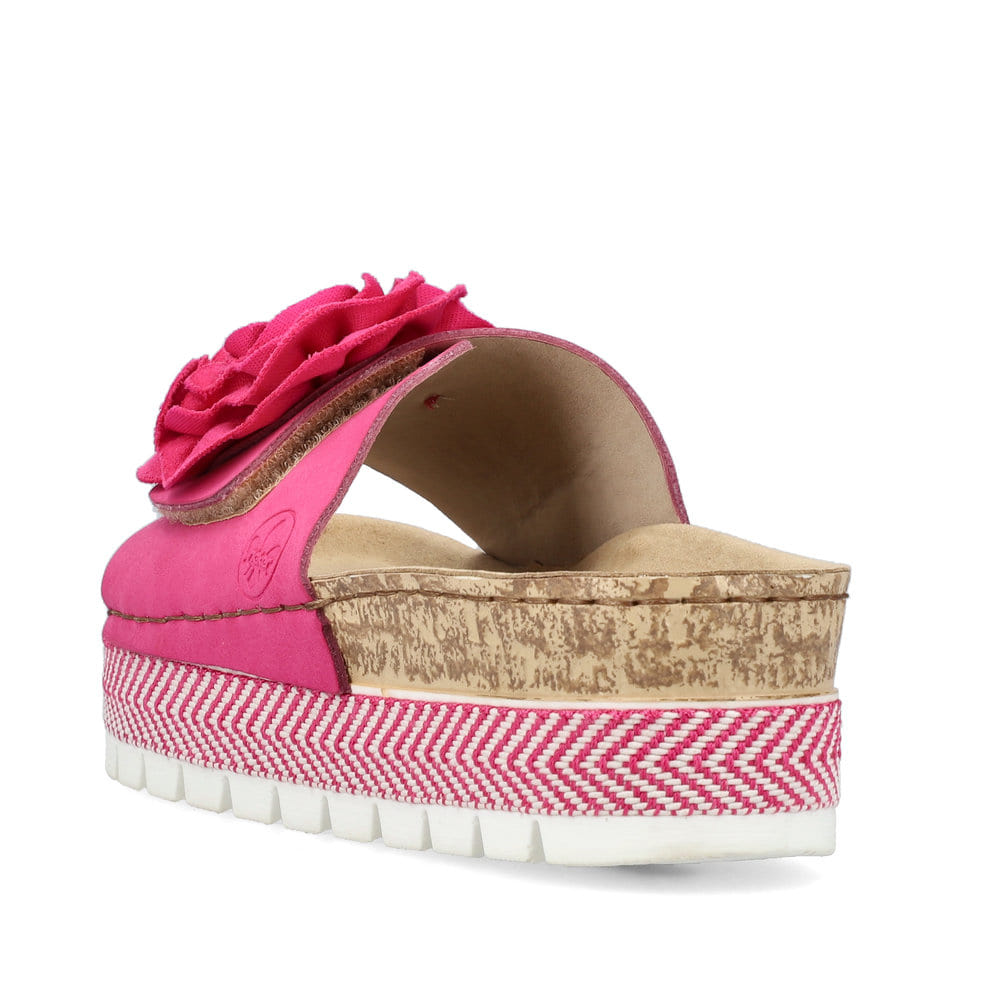 Mules Rieker roses pour femme 69562-31 avec fleur décorative. Chaussure vue de l'arrière.