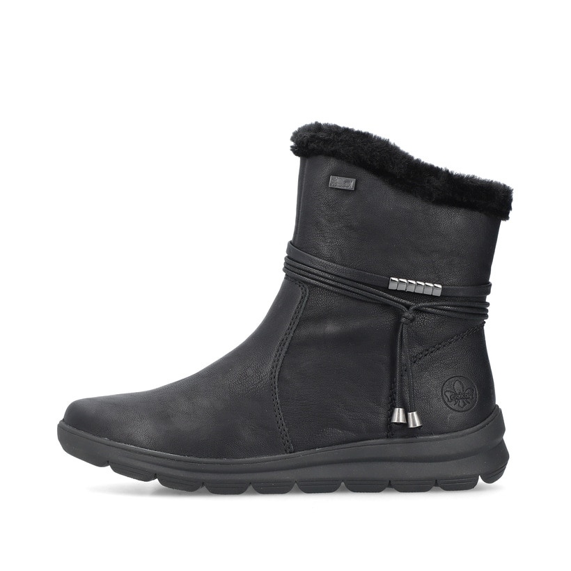 
Tiefschwarze Rieker Damen Kurzstiefel Z0070-00 mit einer robusten Profilsohle. Schuh Außenseite