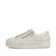 Baskets basses Rieker blanches pour femme N4914-80 avec relief décoratif. Côté extérieur de la chaussure.