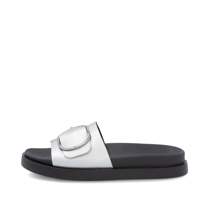 Silberne Rieker Damen Pantoletten W1453-90 mit Gummizug sowie trendigen Schnalle. Schuh Außenseite.