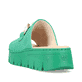 Grasgrüne Rieker Damen Pantoletten V1088-52 mit stilvoller Kette. Schuh von hinten.