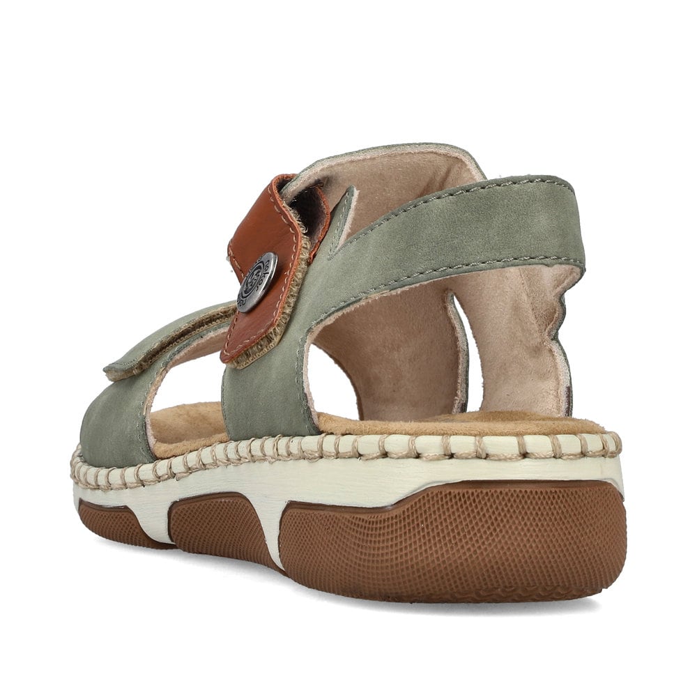 Khakifarbene Rieker Damen Riemchensandalen 66280-52 mit einem Klettverschluss. Schuh von hinten.