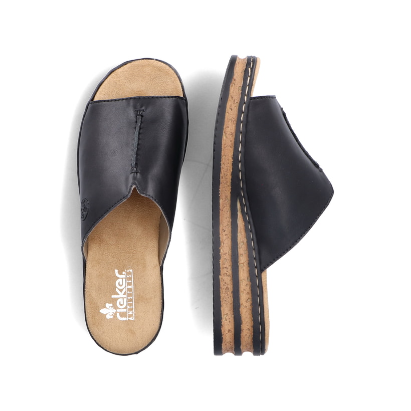 Schwarze Rieker Damen Pantoletten 629M9-00 mit moderner Spannnaht. Schuh von oben, liegend.