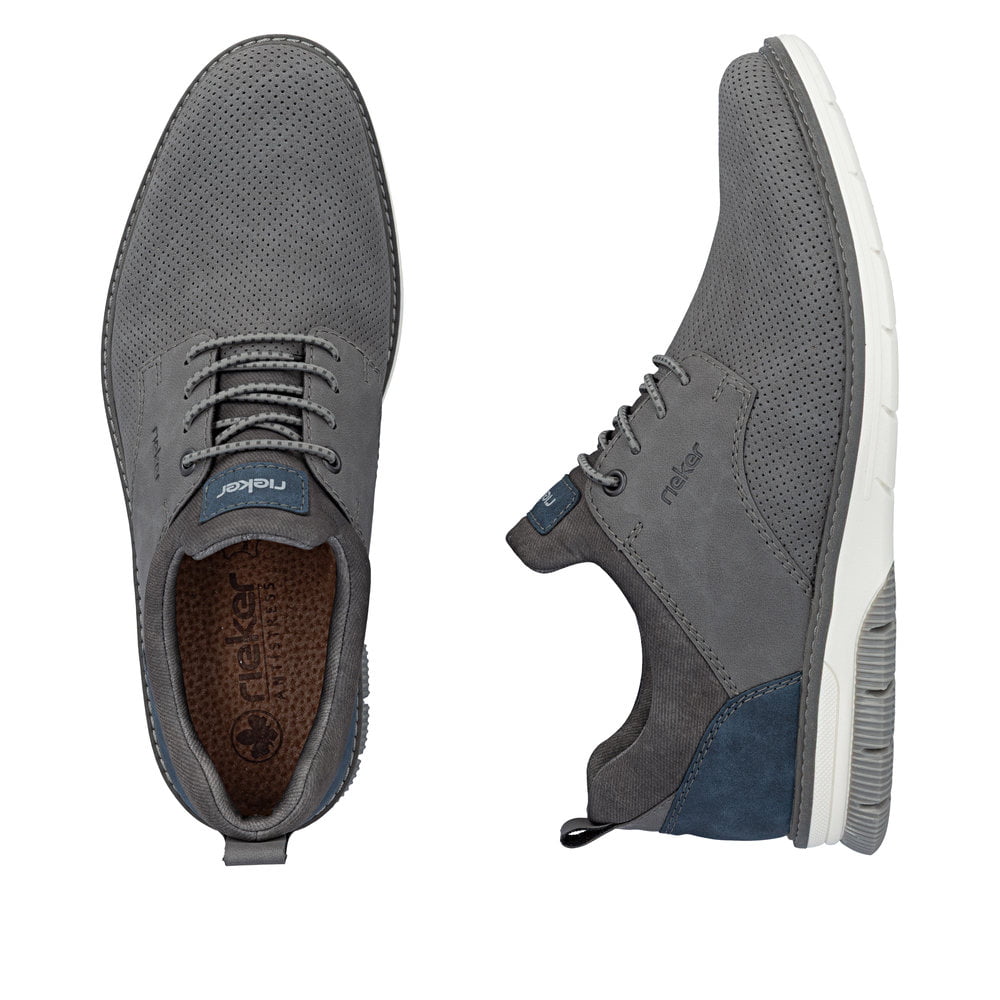 Graue Rieker Herren Slipper 14450-42 mit einem Gummizug sowie Komfortweite G 1/2. Schuh von oben, liegend.