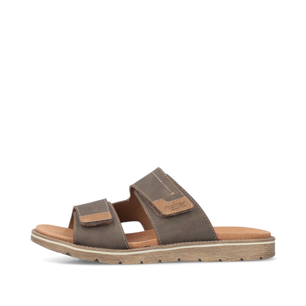 Braune Rieker Herren Pantoletten 24394-25 mit modernen Ziernähten. Schuh Außenseite.