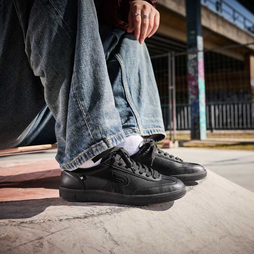 Schwarze Rieker Damen SAN DIEGO W2200-02 getragen