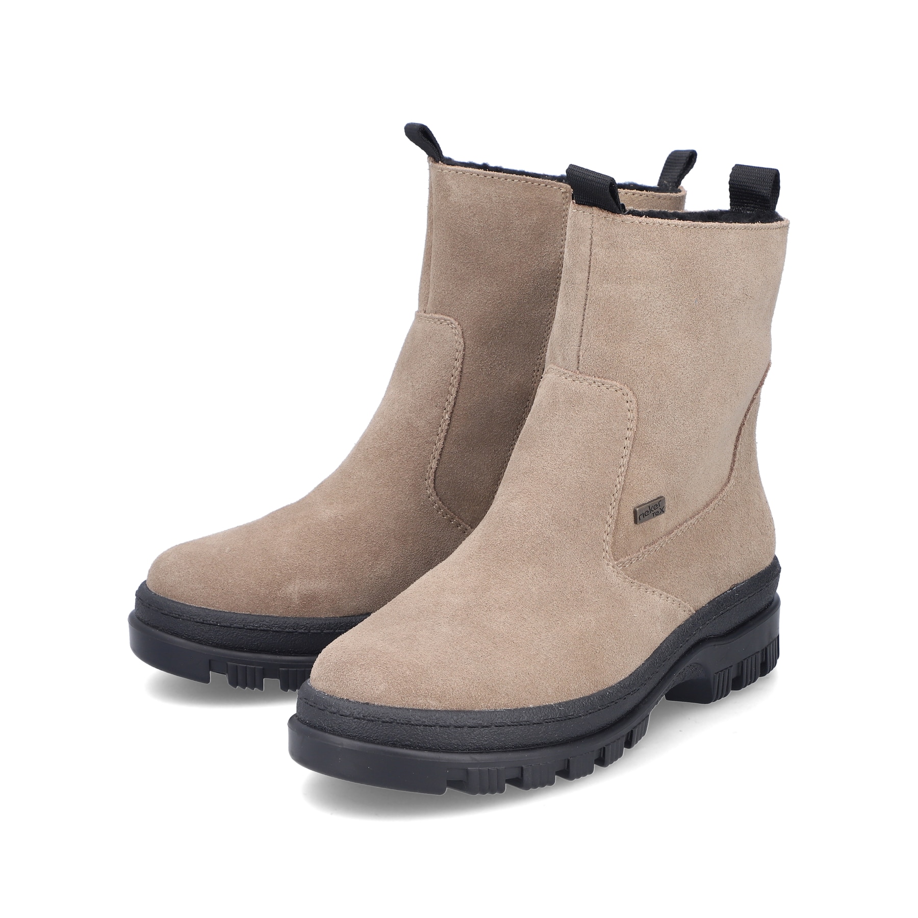 Beige-schwarze Rieker Damen Kurzstiefel X8250-64 aus Rauleder. Schuhpaar seitlich schräg.