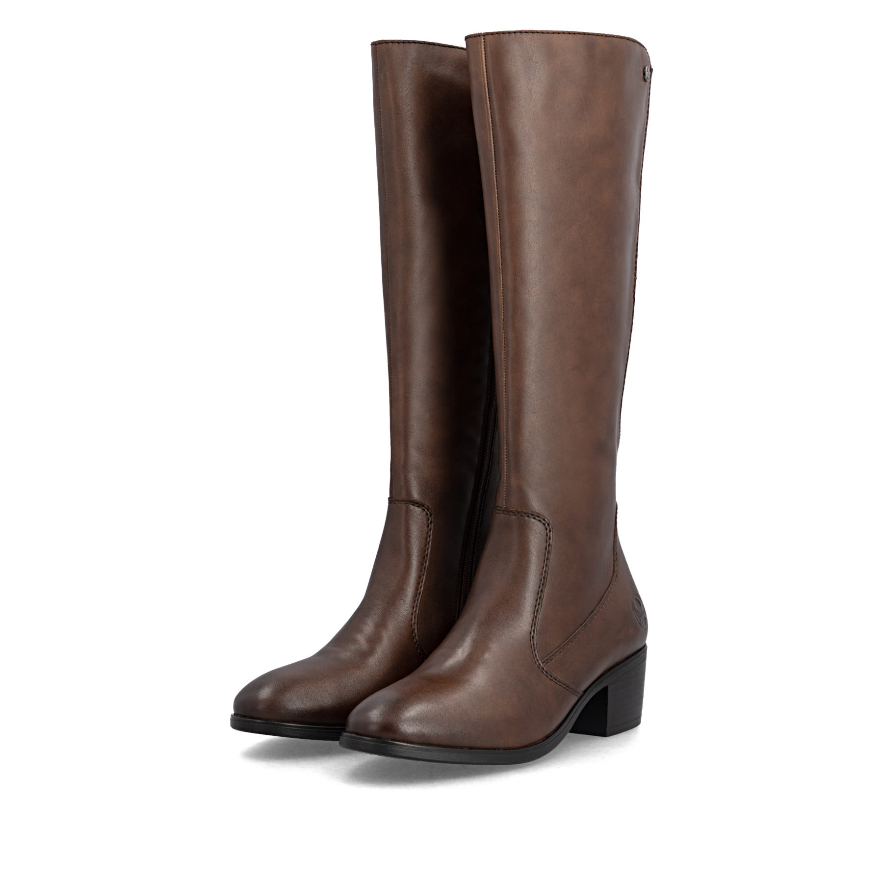 Braune Rieker Damen Hochschaftstiefel 73955-22 aus Glattleder mit Reißverschluss. Schuhpaar seitlich schräg.