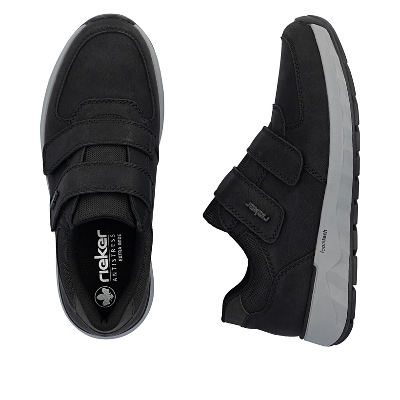 Schwarze Rieker Herren Slipper 11552-00 aus Glattleder mit einem Klettverschluss. Schuh von oben, liegend.