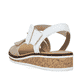 Beige Rieker Keilsandaletten V3660-60 mit trendigen Schnalle. Schuh von hinten.