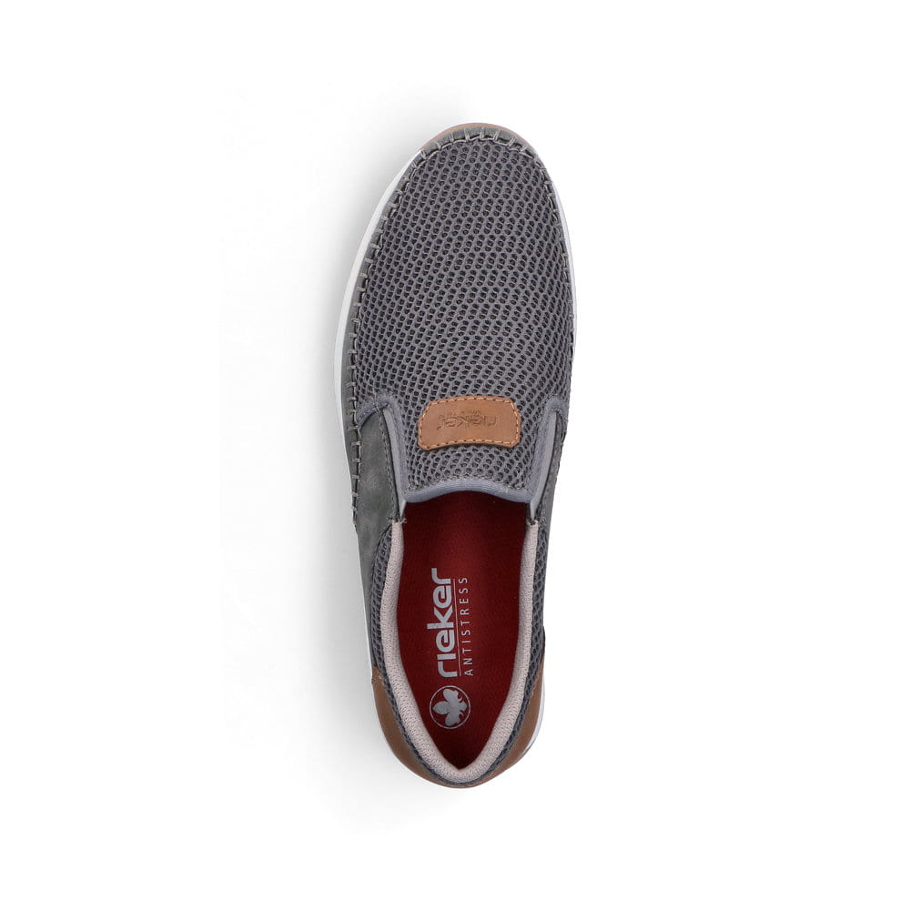 Mocassins Rieker gris homme 11954-45 avec coutures modernes élégantes. Chaussure vue de dessus.