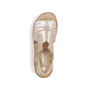 Beige Rieker Keilsandaletten V7972-60 mit metallischem Finish sowie Gummizug. Schuh von oben.
