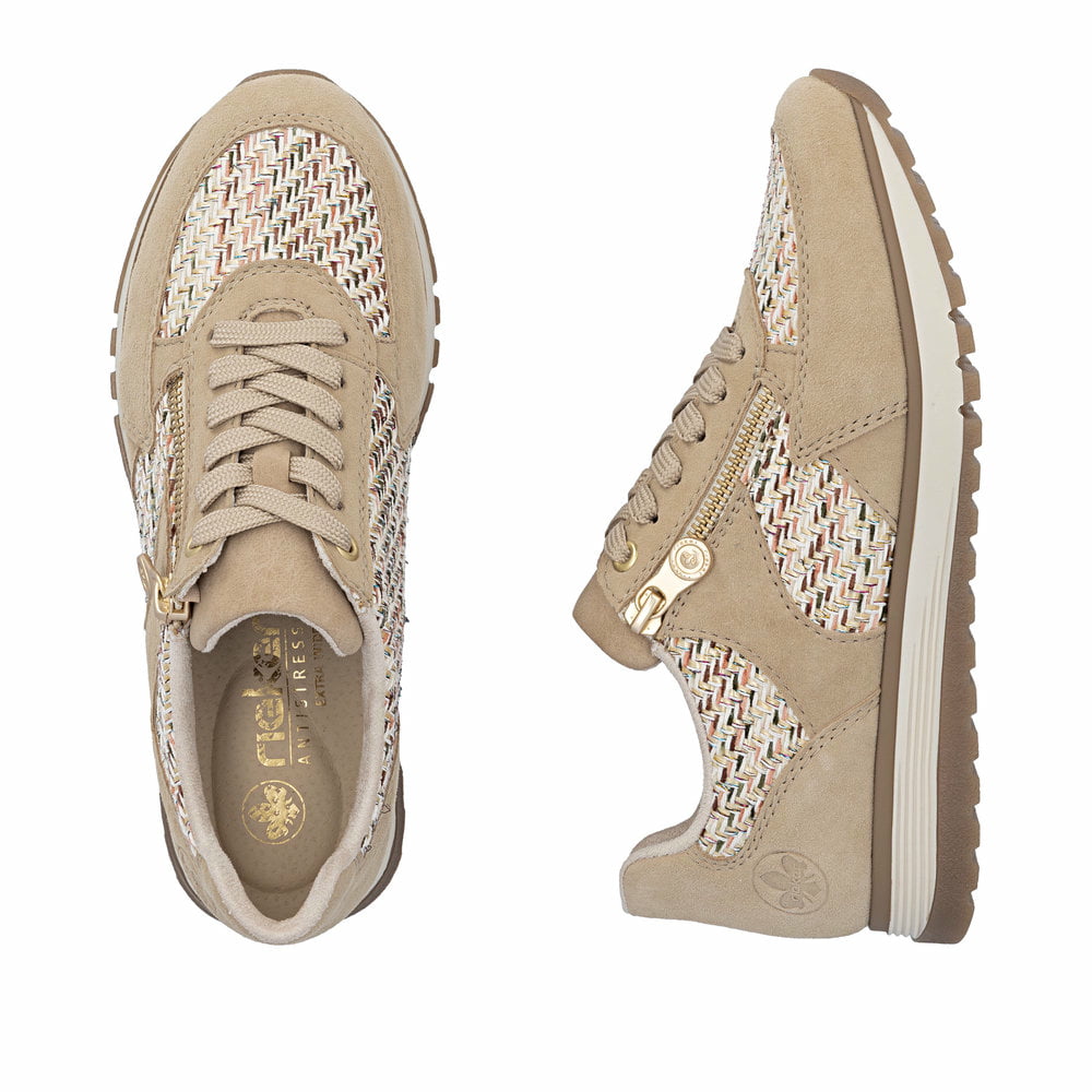 Baskets basses Rieker beiges pour femme 49010-62 en cuir velours. Chaussure vue de dessus, couchée.