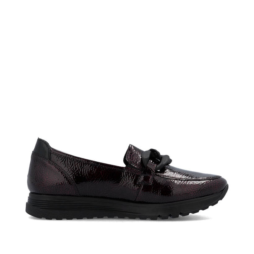 Dunkelrote Rieker Damen Loafer 49051-35 mit Deko-Kette sowie einem Gummizug. Schuh Innenseite.