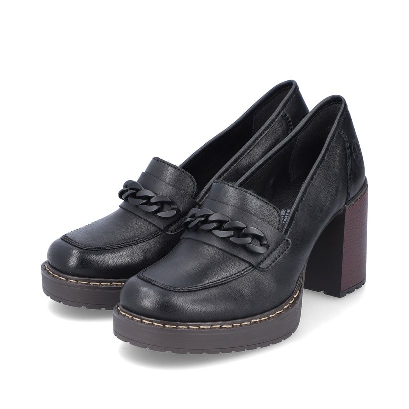 Schwarze Rieker Pumps Y4150-00 mit Komfortweite G sowie extra weicher Decksohle. Schuhpaar seitlich schräg.
