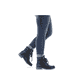 
Asphaltschwarze Rieker Damen Schnürstiefel 71218-00 mit einer leichten Sohle. Schuh am Fuß