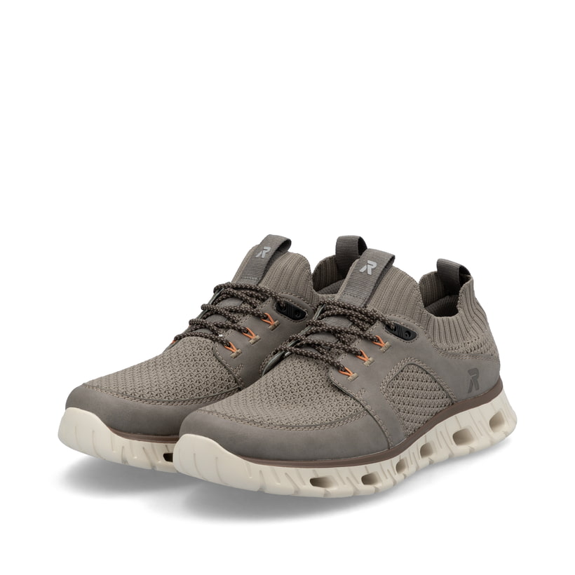 Beige Rieker Herren Sneaker Low 04351-64 mit Gummizug sowie ultraleichter Sohle. Schuhpaar seitlich schräg.
