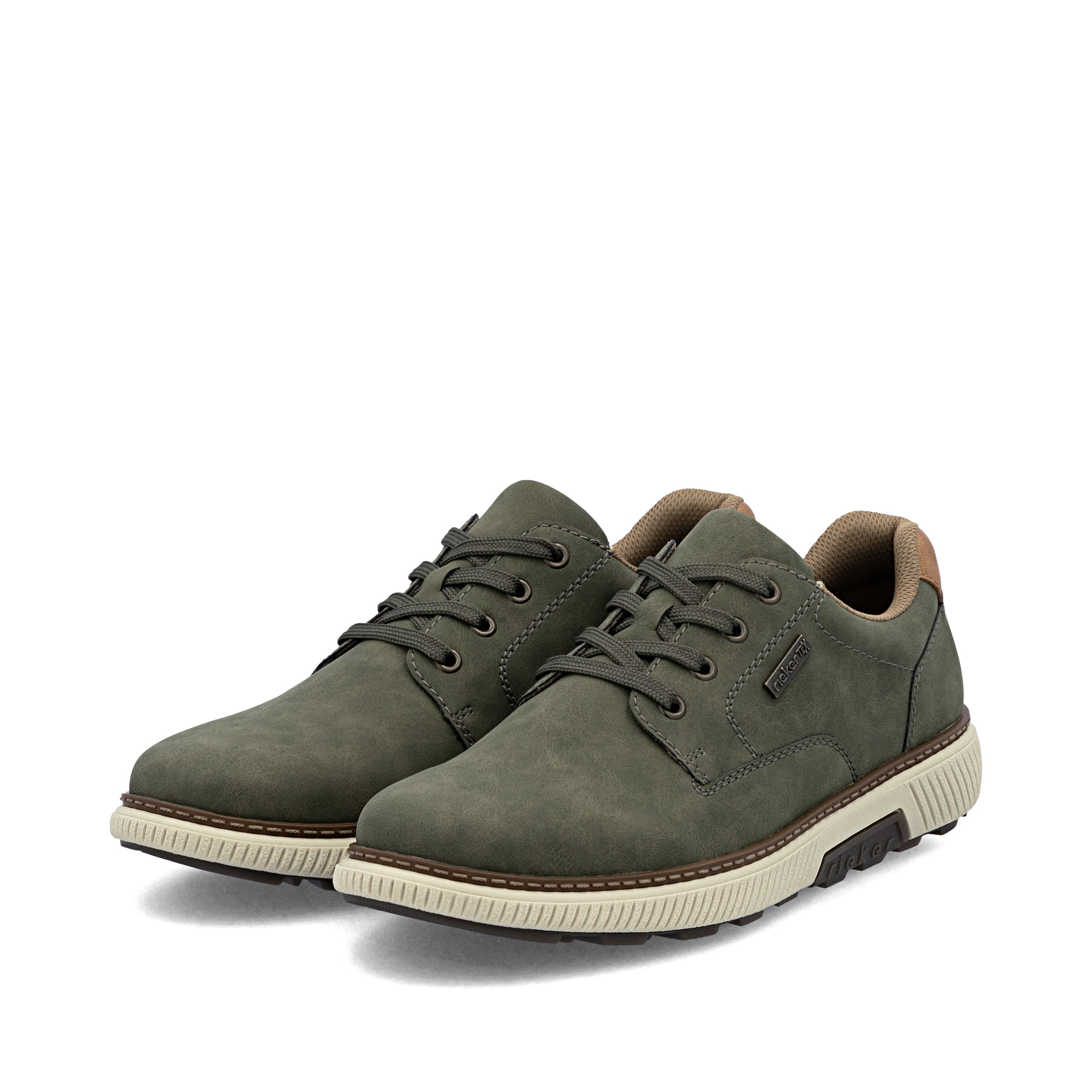 Khakifarbene Rieker Herren Sneaker Low B3317-54 mit modernen Ziernähten. Schuhpaar seitlich schräg.
