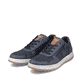 
Marineblaue Rieker Herren Sneaker Low 37029-14 mit einer robusten Profilsohle. Schuhpaar schräg.