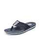 Marineblaue Rieker Herren Zehentrenner 21097-14 mit orangenen Ziernähten. Schuh seitlich schräg.