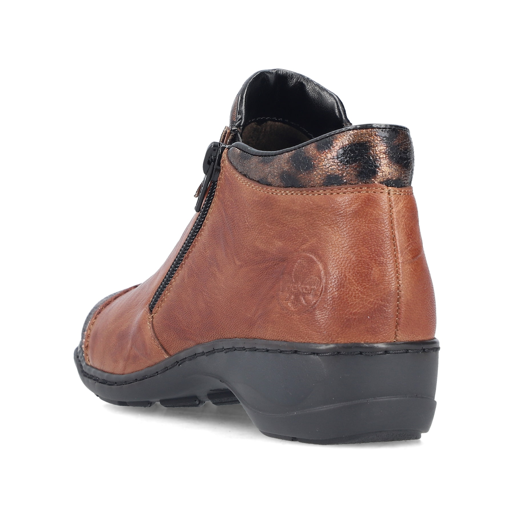 Braune Rieker Damen Kurzstiefel 58388-23 aus Glattleder mit dekorativer Blume. Schuh von hinten.
