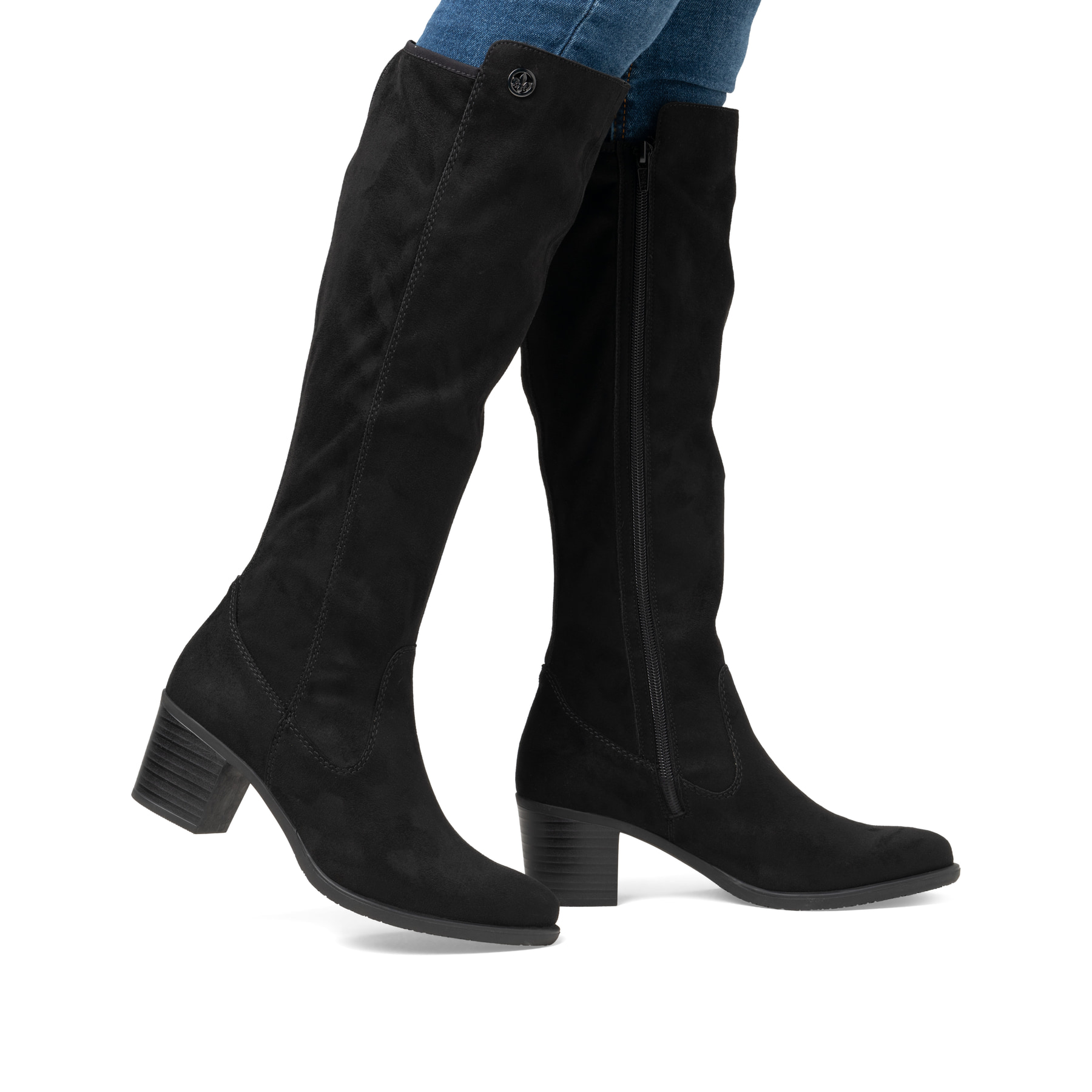Schwarze Rieker Damen Hochschaftstiefel Y2050-01 mit einem Reißverschluss. Schuh am Fuß.
