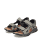 Grüne Rieker Herren Trekkingsandalen 26761-54 mit einem Klettverschluss. Schuhpaar seitlich schräg.