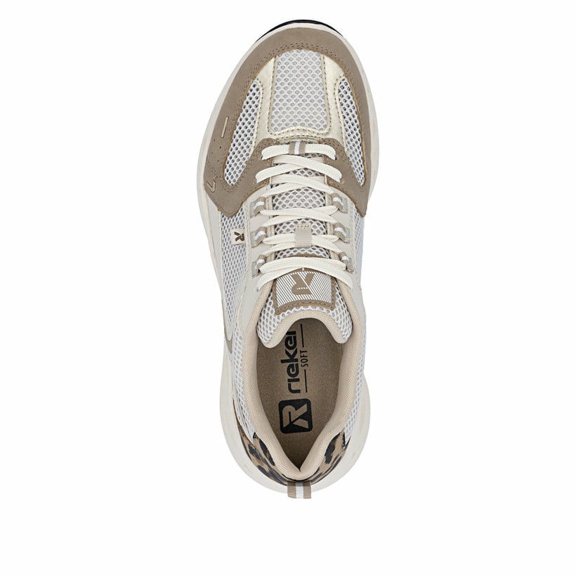 Beigebraune Rieker Damen Sneaker Low M6501-60 mit Schnürung sowie Komfortweite G. Schuh von oben.