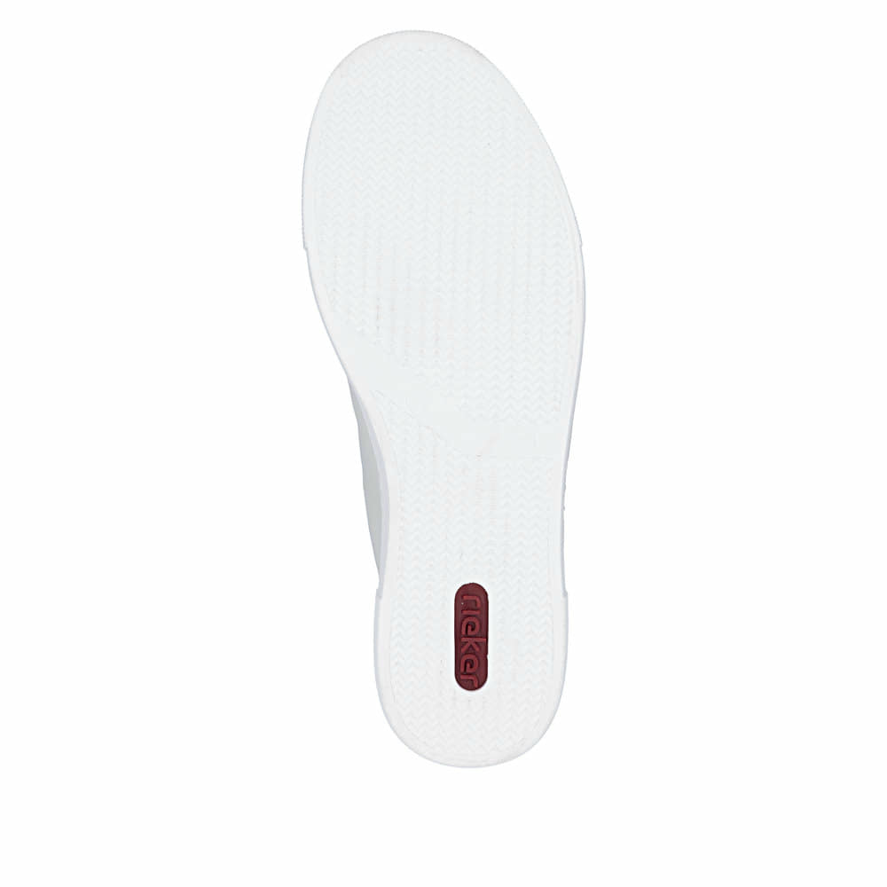 Silberne Rieker Damen Sneaker Low N4960-90 mit dekorativer Prägung. Schuh Laufsohle.