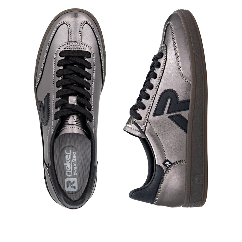 Silberne Rieker Damen Sneaker Low W2200-91 mit einer Schnürung. Schuh von oben, liegend.