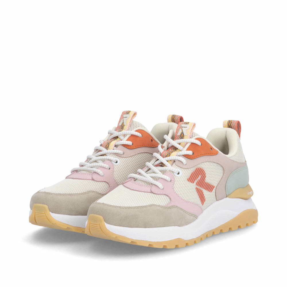 Baskets basses Rieker beiges pour femme W2506-61 avec lacets. Chaussures inclinées sur le côté.