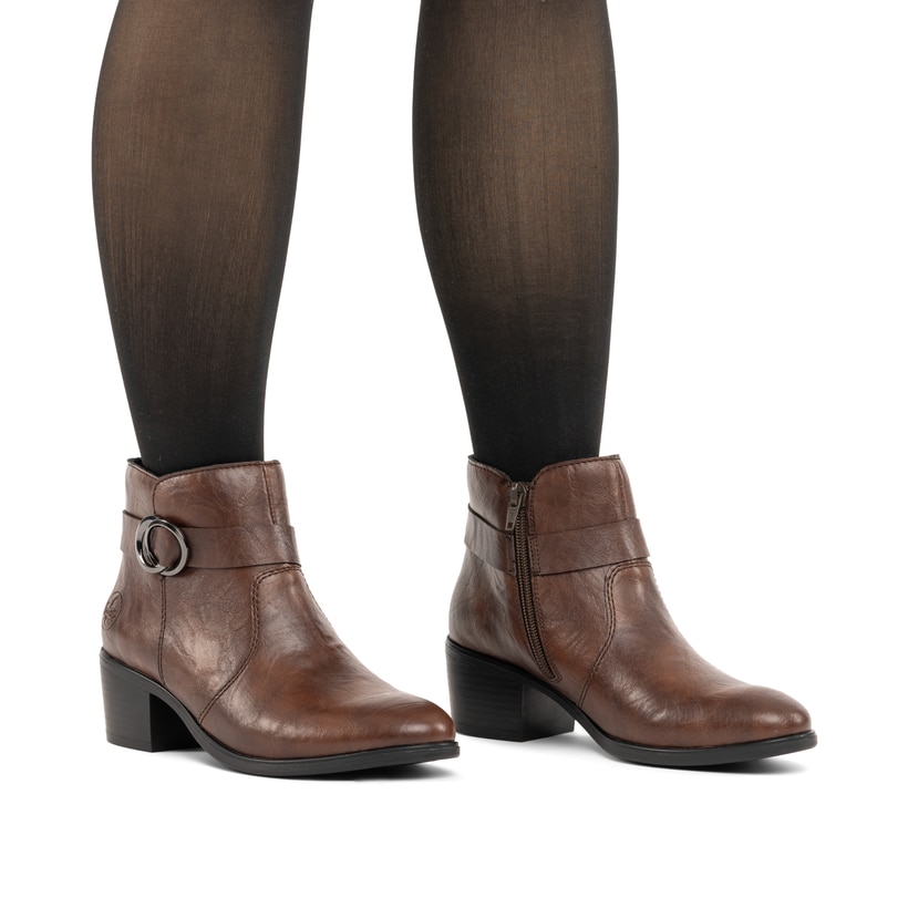 Bottines Rieker marron pour femmes 73975-25 avec fermeture éclair. Chaussure au pied.