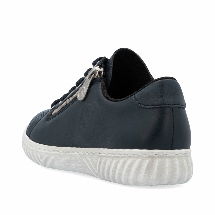 Baskets basses Rieker bleues pour femme N0900-14 en cuir lisse. Chaussure vue de l'arrière.