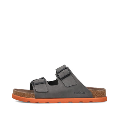 Graue Rieker Herren Pantoletten 21190-40 mit einem Schnallen sowie Extraweite H. Schuh Außenseite.