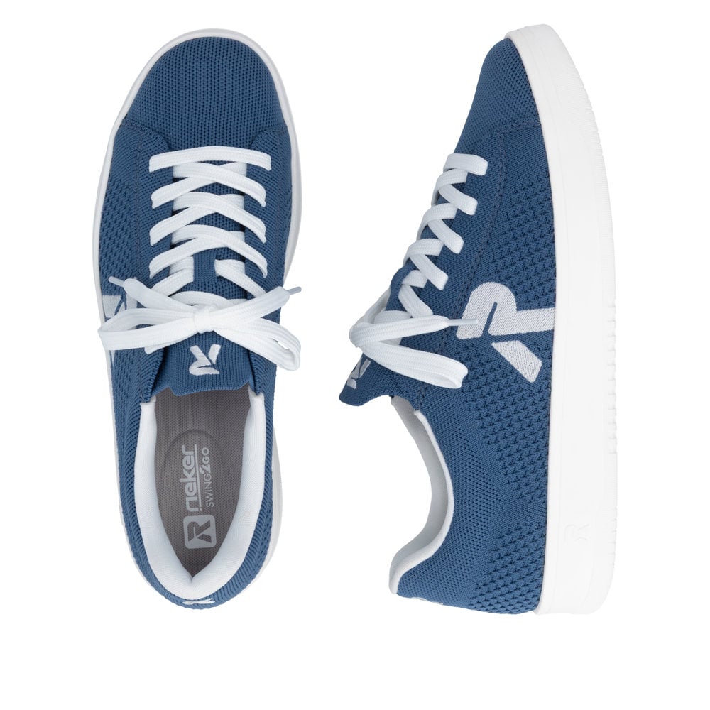 Blaue waschbare Rieker Herren Sneaker Low U1904-14 mit einer Schnürung. Schuh von oben, liegend.