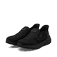 Schwarze Rieker Herren Slipper 06052-00 aus Rauleder. Schuhpaar seitlich schräg.