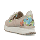 Rosane Rieker Damen Loafer N7460-31 mit dekorativer Blume sowie einem Gummizug. Schuh von hinten.