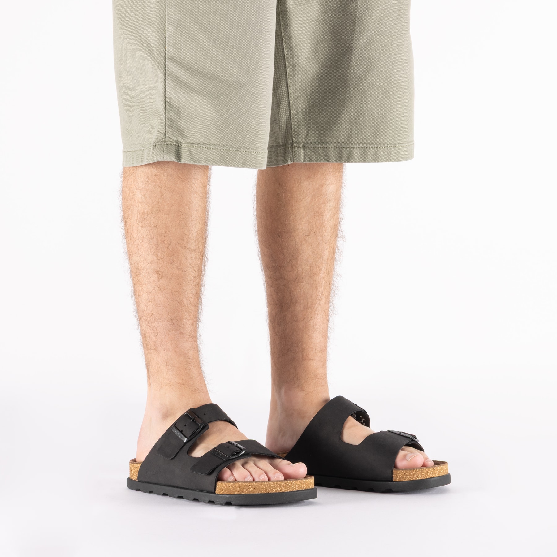 Mules Rieker noires pour homme 21190-00 avec boucles. Chaussure au pied.