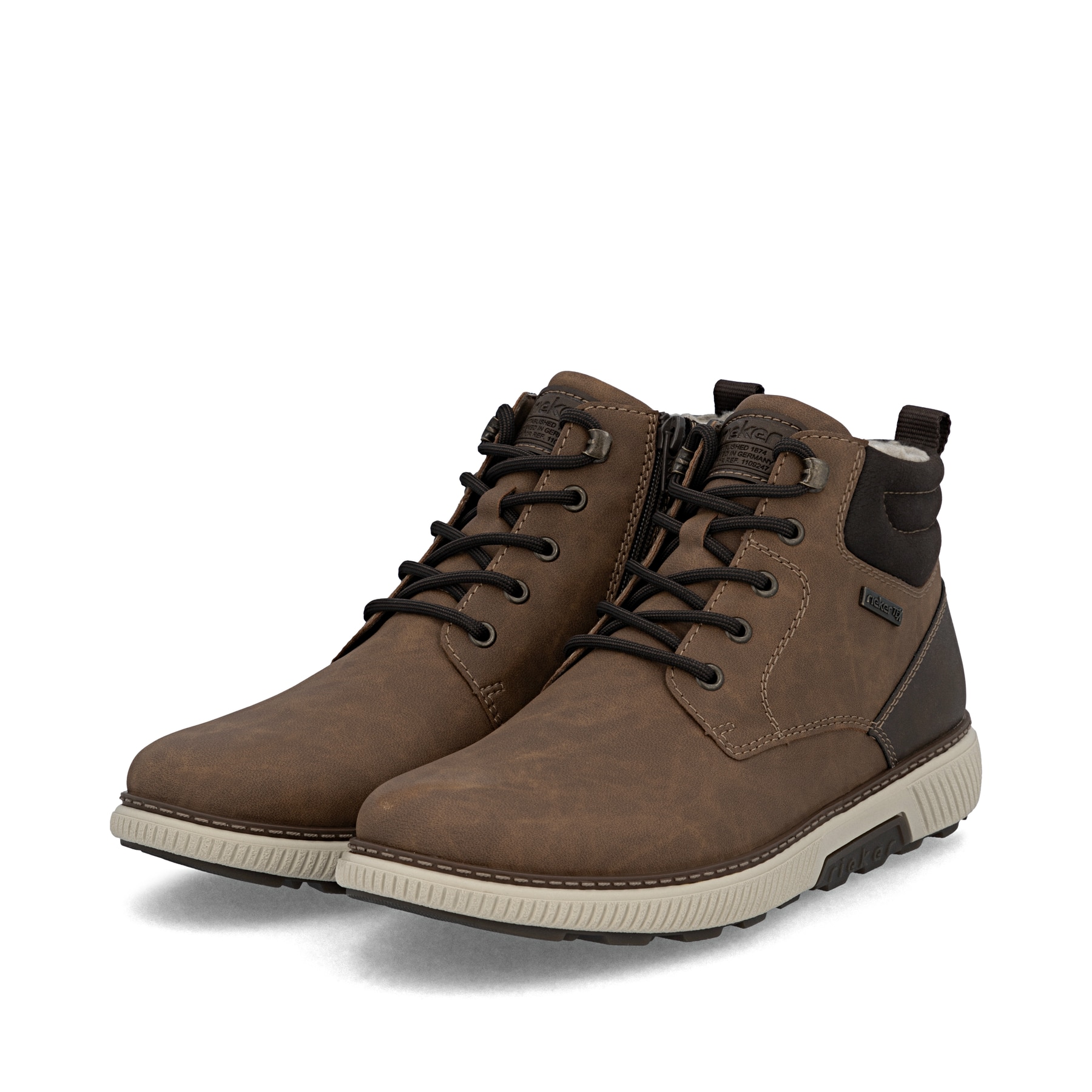 Bottes à lacets Rieker marron pour homme B3302-24 avec membrane RiekerTEX. Chaussures inclinées sur le côté.