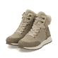 Beige Rieker Damen Schnürstiefel W0670-20 mit griffiger und leichter Sohle. Schuhpaar seitlich schräg.