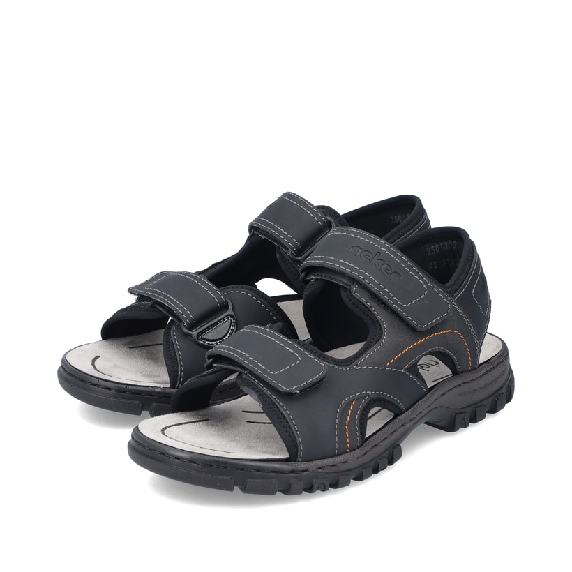 Schwarze Rieker Herren Trekkingsandalen 25053-00 mit einem Klettverschluss. Schuhpaar seitlich schräg.