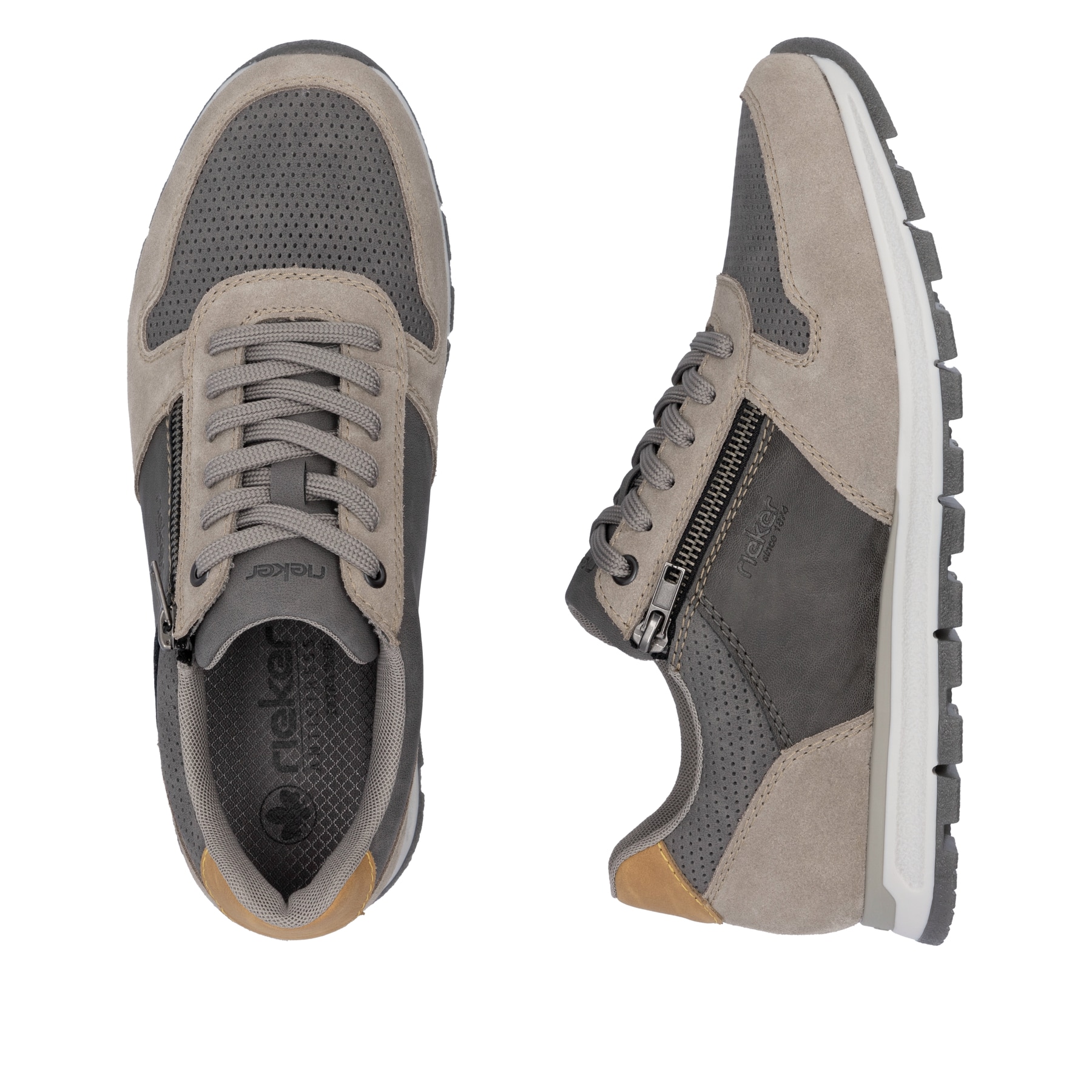 Graue Rieker Herren Sneaker Low B0505-42 mit Reißverschluss sowie Extraweite I. Schuh von oben, liegend.